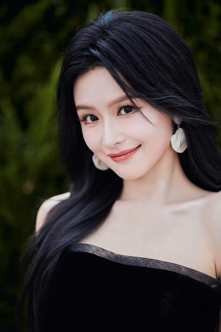 余茵首次出席IP盛典首次亮相阅文IP盛典，就获得了年度新势力演员的荣誉，明天还有