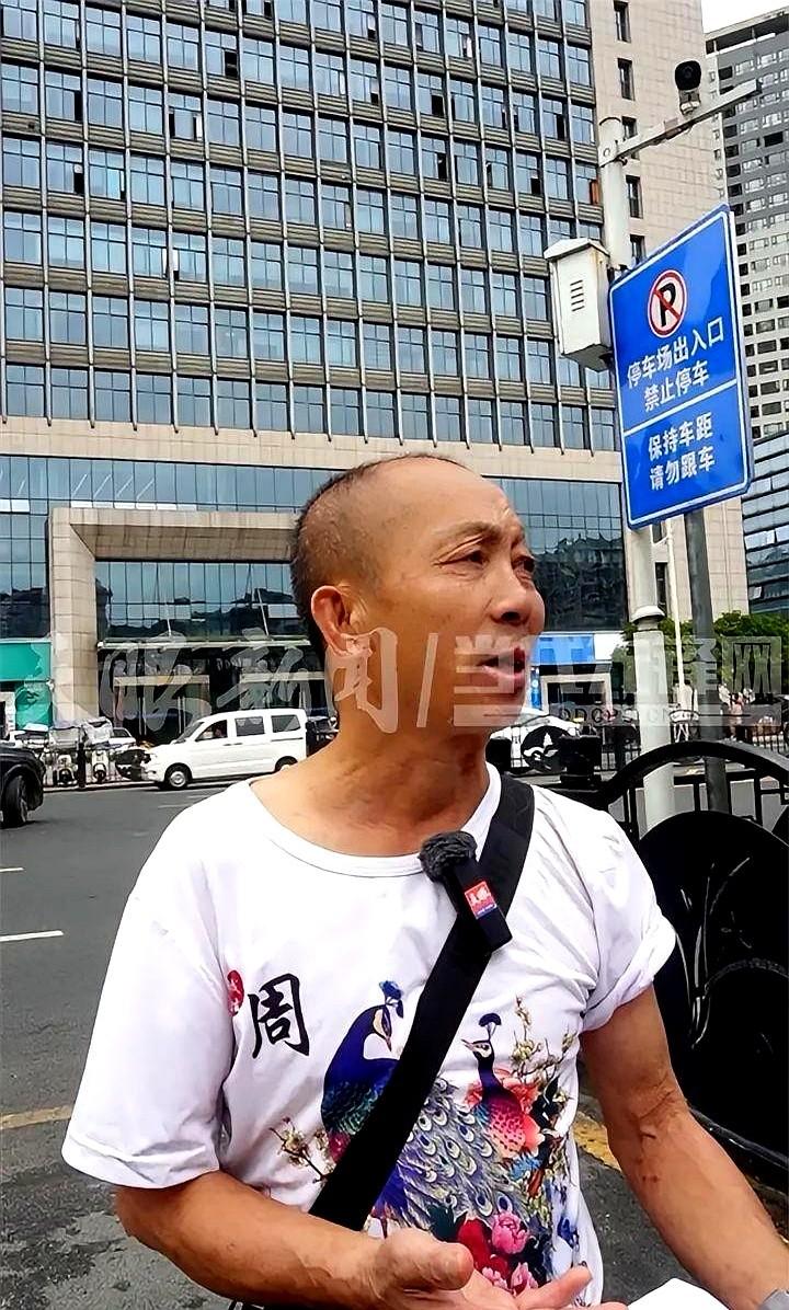 比周扒皮还黑！贵州贵阳，男子在一家公司干了26年电工。
公司一甩手，拿出一张9.