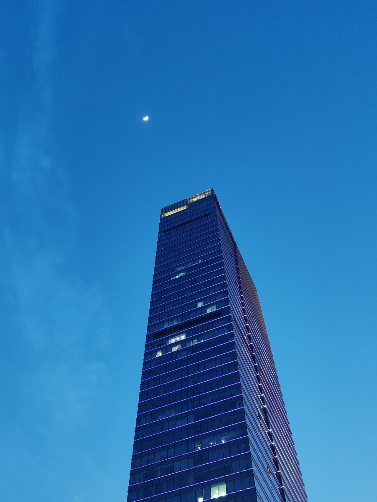 退了休这样想行，在职这样想不行。完成了家庭使命的这样想行，没有完成这样想不行。一