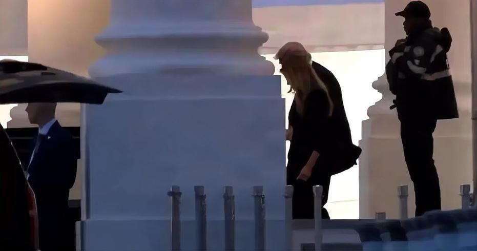 晚宴枪击疑点重重，特朗普舆论造势，美式政治闹剧彻底上演
 
当地时间4月25日晚