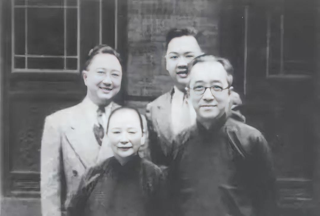 1955年，胡适的儿子胡思杜在《大公报》上发表文章，公开声明与父亲断绝关系，并对
