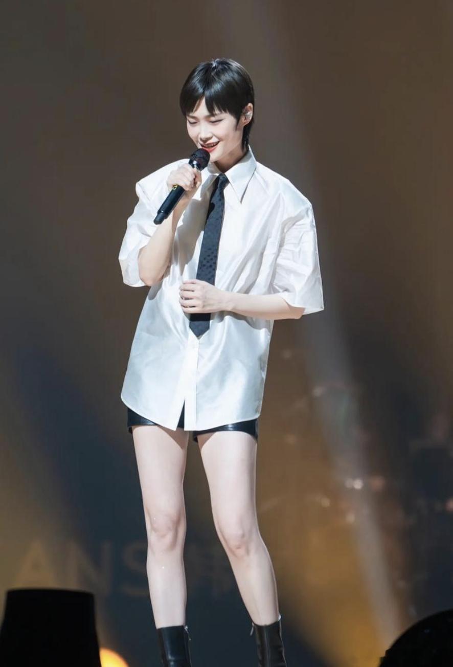 曝某升咖艺人想抢李宇春跨年压轴  看很多娱乐博主在讨论一位凭借2025-2026