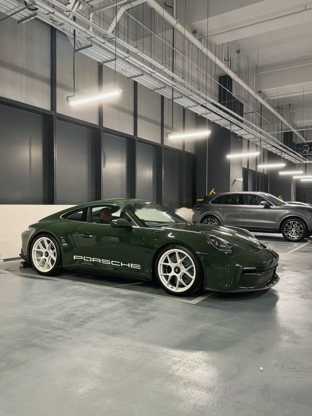 又到了最近遇到的一些车系列时间, 一台选配的非常顶的ST 