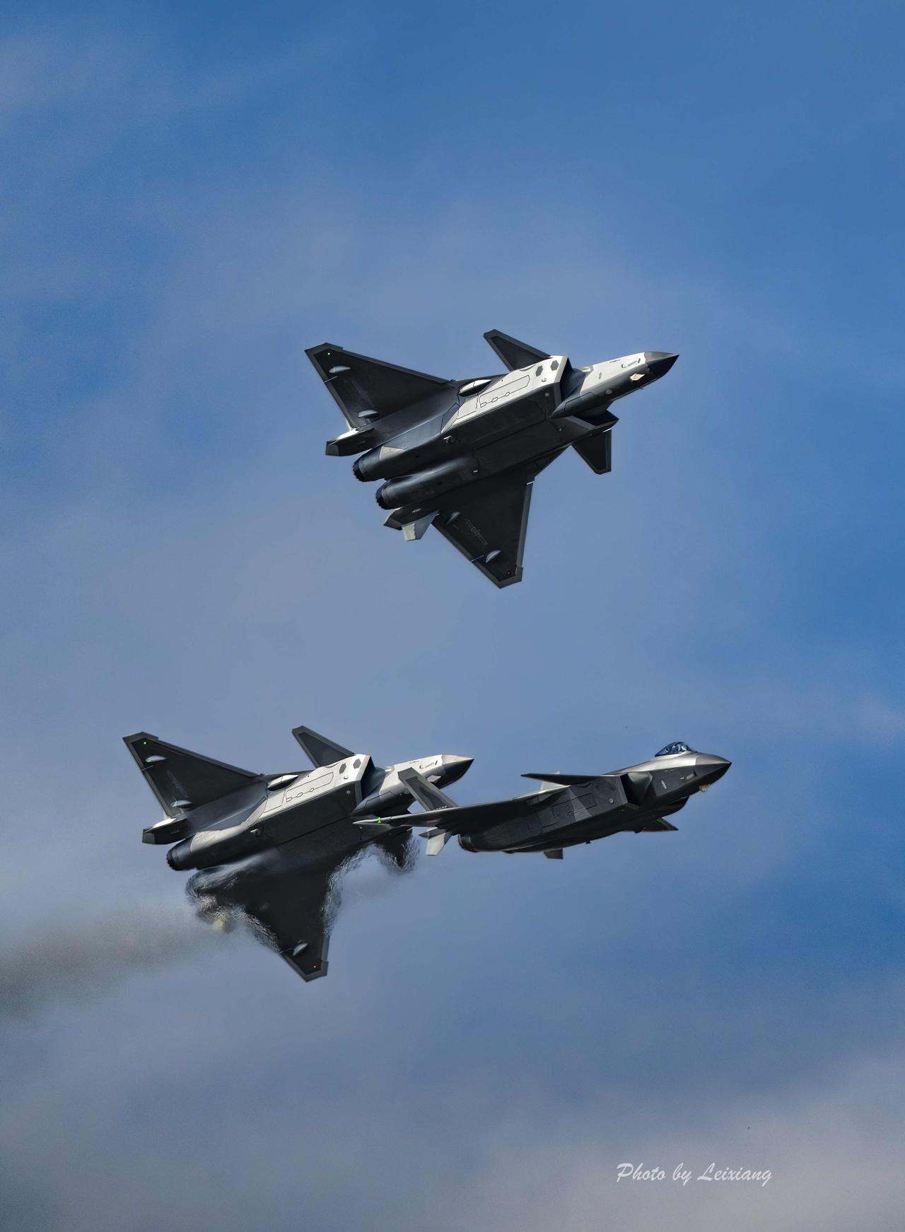 歼20脱离编队精彩瞬间