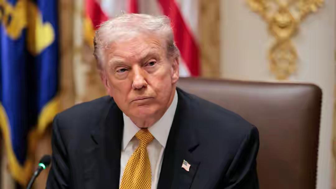 特朗普拟任命支持降息的美联储新主席，中国10月减持118亿美元美债至2008年以