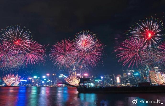 香港宣布取消维港跨年烟花汇演 这次那么早公布取消是对的，悼念火灾中逝去的同胞，警