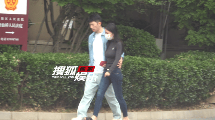 这是刘芮麟老婆吗这是刘芮麟妻子吗 刘芮麟说去年春天领证，有媒体去年曾拍到刘芮麟和