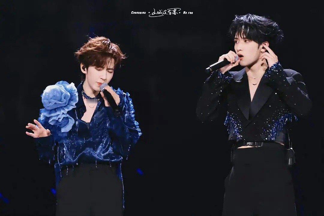 果然耽美适合娱乐圈，两个人舞台氛围感让人嗑拉了 ​​​