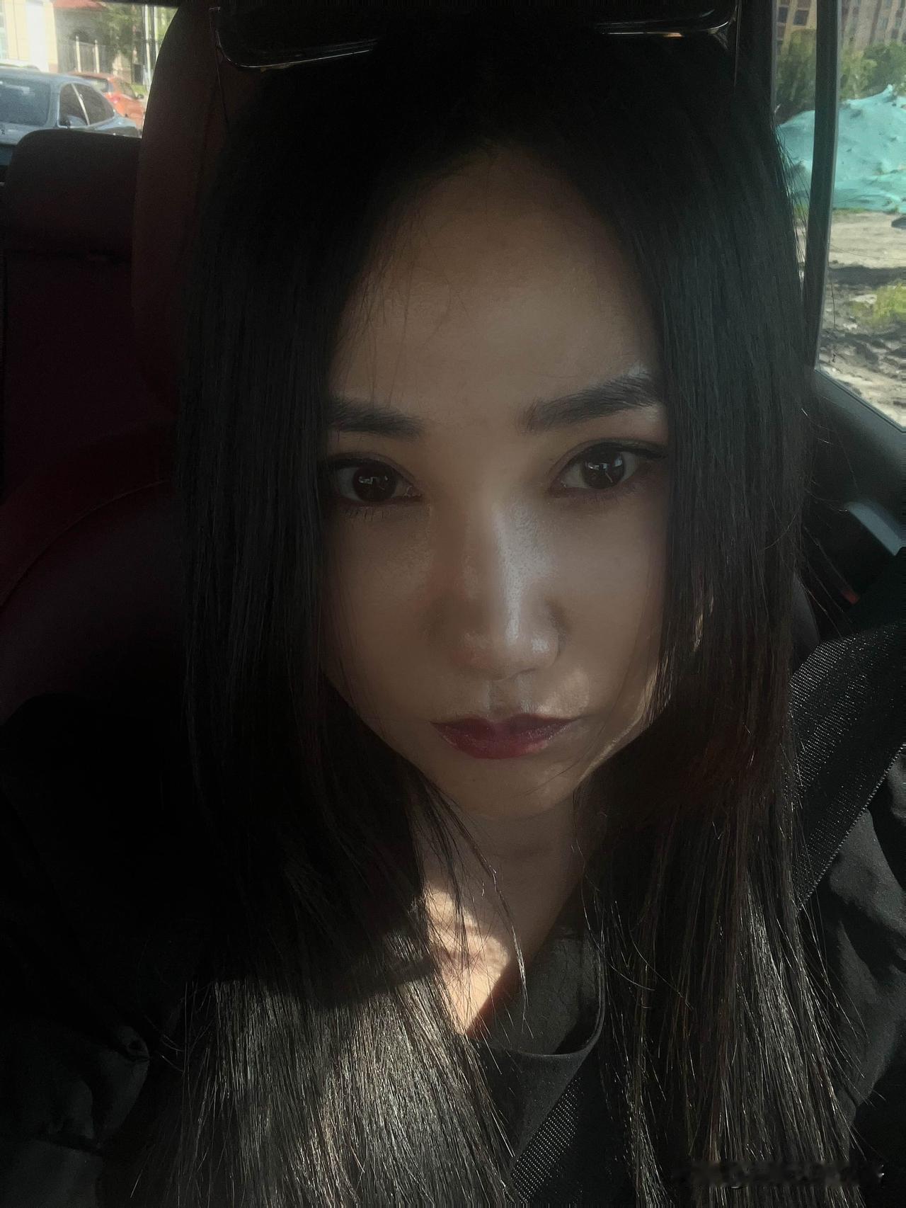 你见过一个人为了等你的消息，每天看手机无数次吗？

你见过一个人时常发呆，不停的