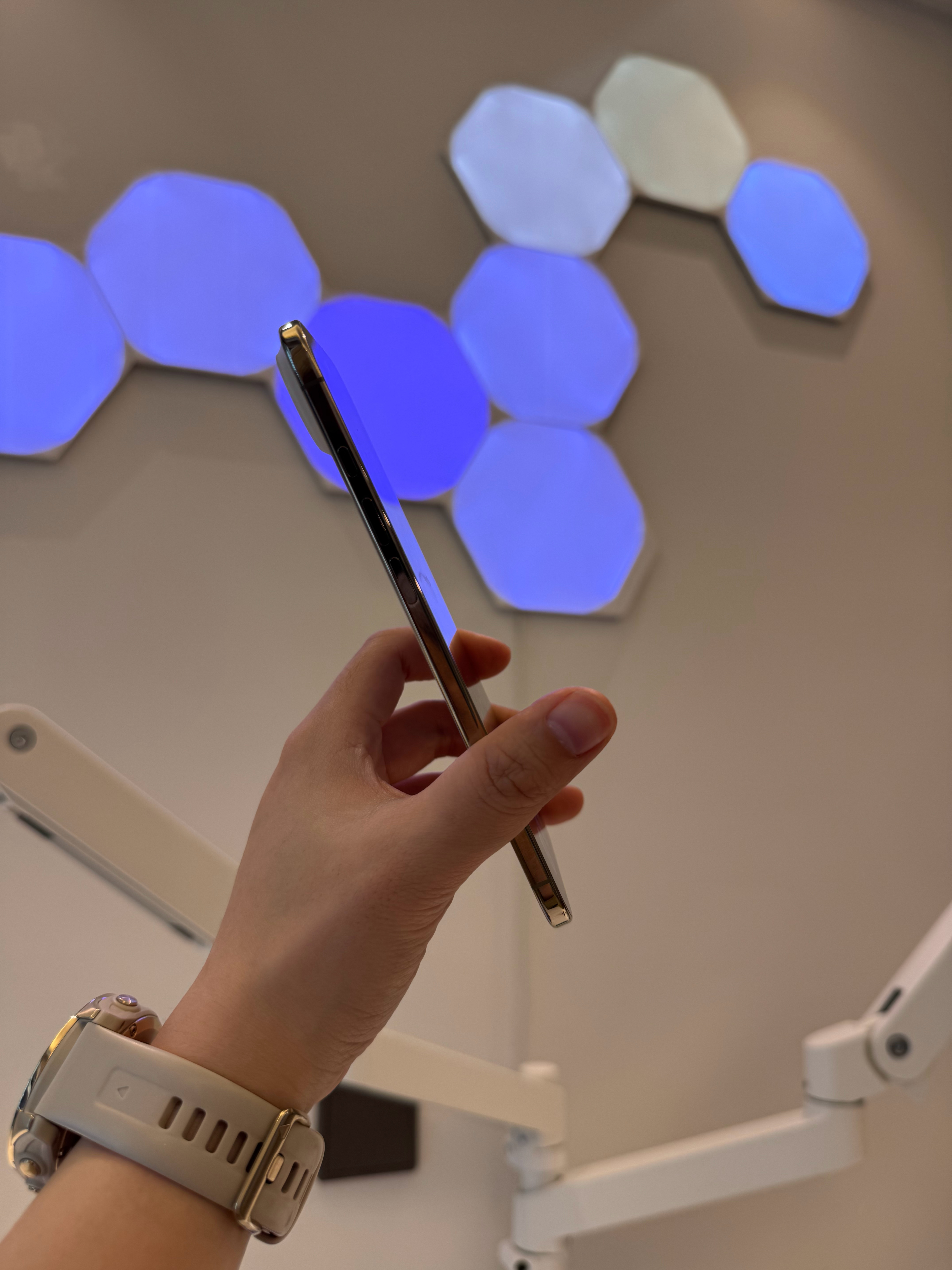 刚刚去激活了eSIM卡正式成为尊贵的金色 iphone air 用户好久没有用过