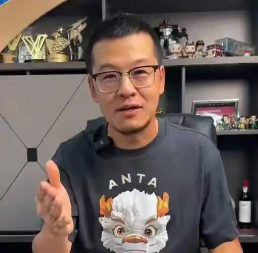 杨毅是真敢说呀，在直播时回答球迷提问，有一个非常尖锐的问题,那就是 CBA 夺冠
