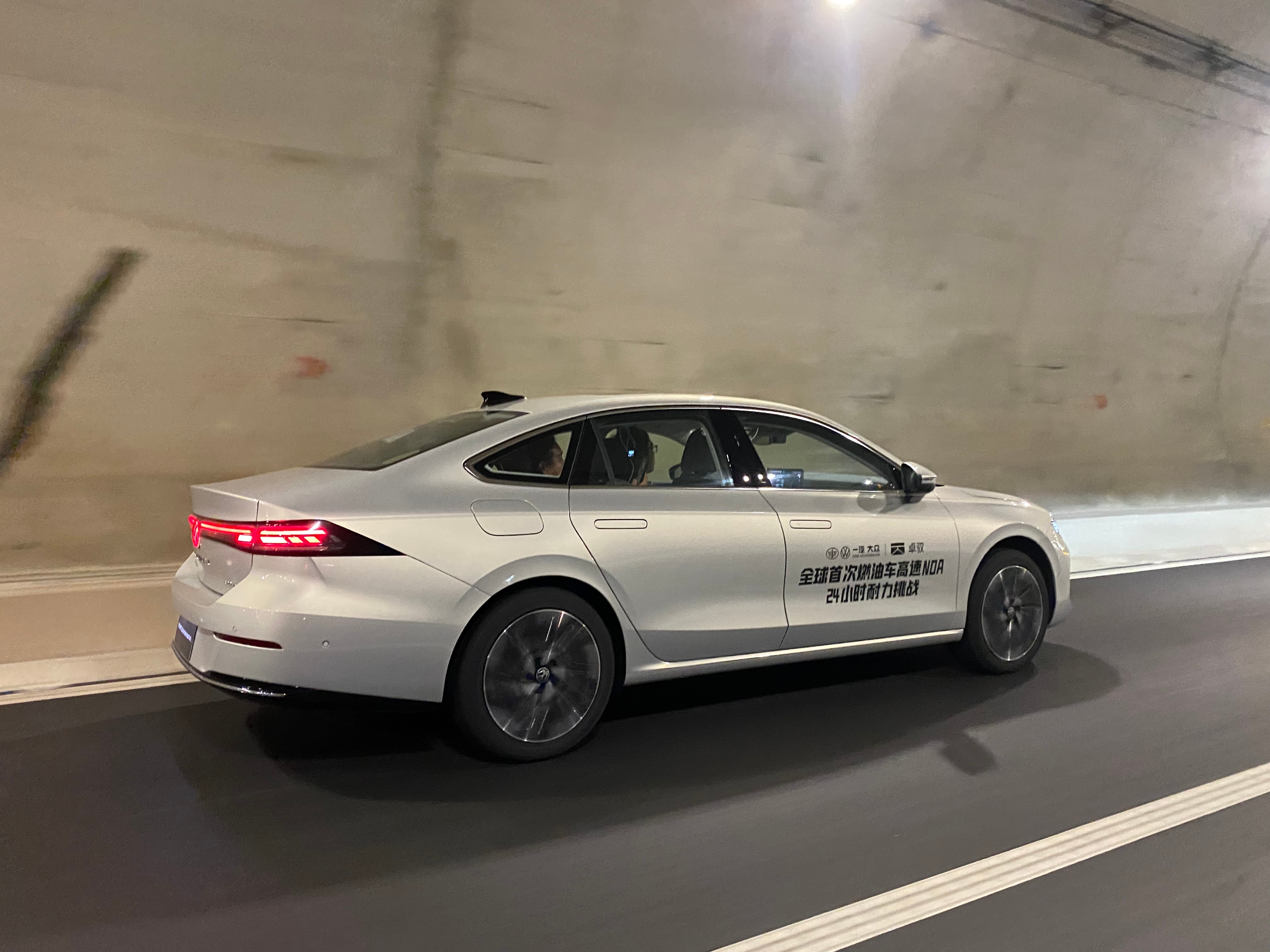 一场燃油车的科技马拉松！见证历史。一汽-大众用实力证明：燃油车不仅能跑，更“慧”