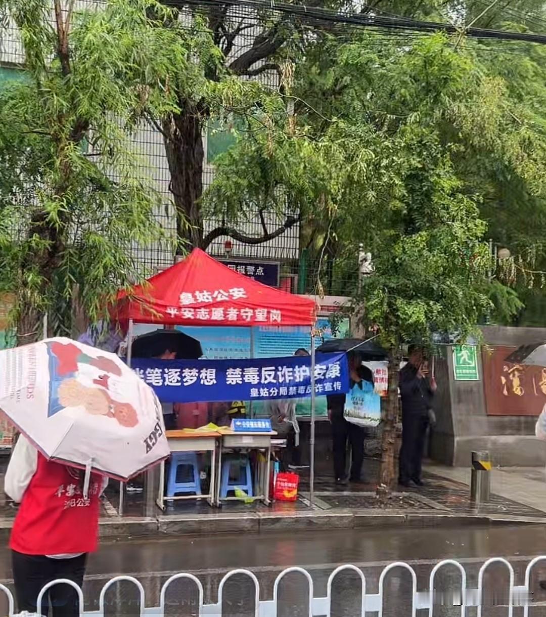 今天高考第一天，友善提醒一下，一键启动，智能解锁的车主一定要带好机械钥匙，考场周