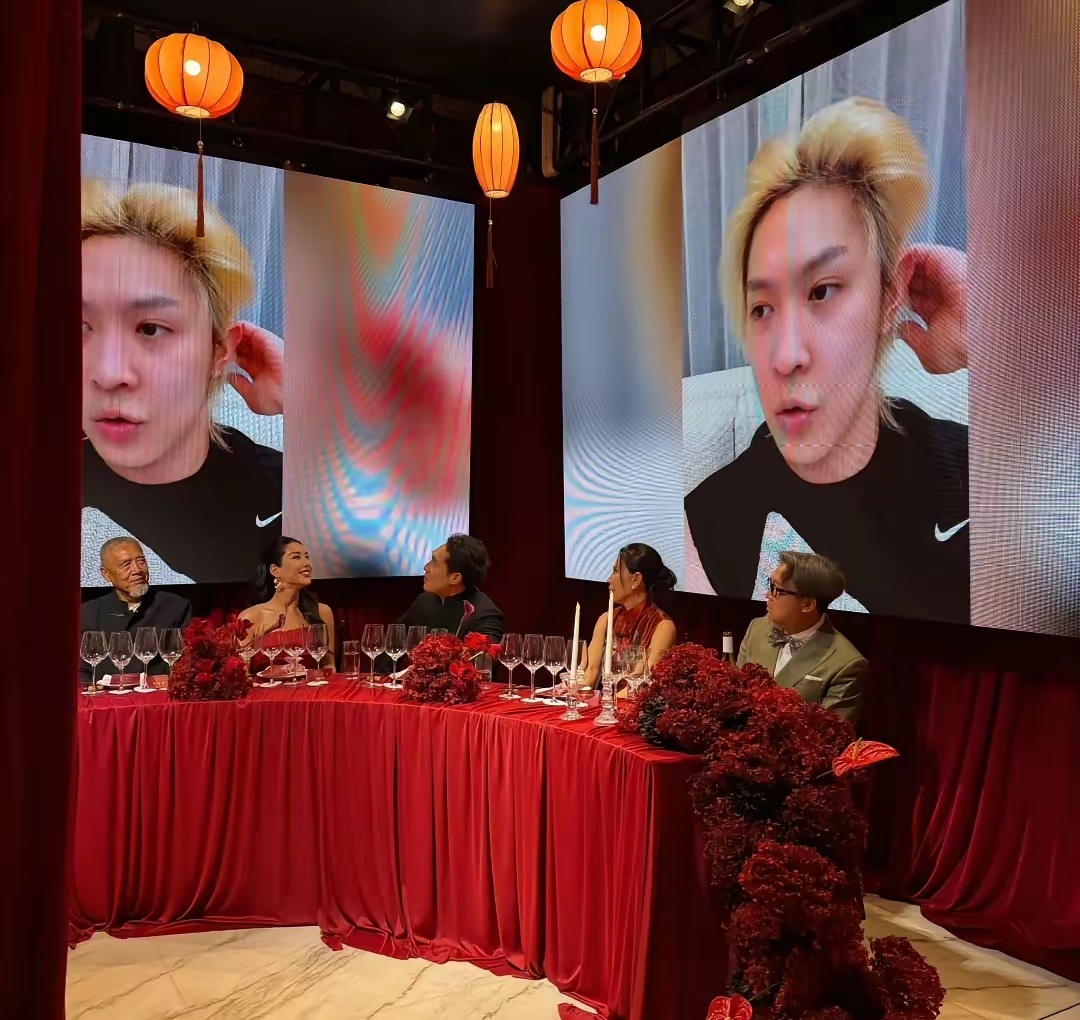 马伯骞弟弟再办婚礼马伯骞弟弟婚礼马伯骞弟弟回陕西老家办婚礼，兄弟俩还是挺像的，但