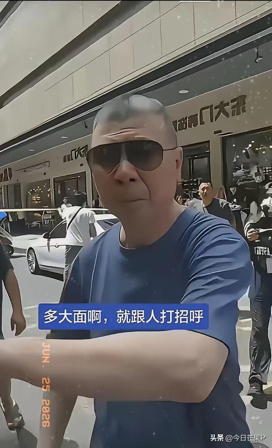 细节看人品！
《抓特务》票房不佳最重要的原因其实不是演员不行，而是冯裤子平时的一