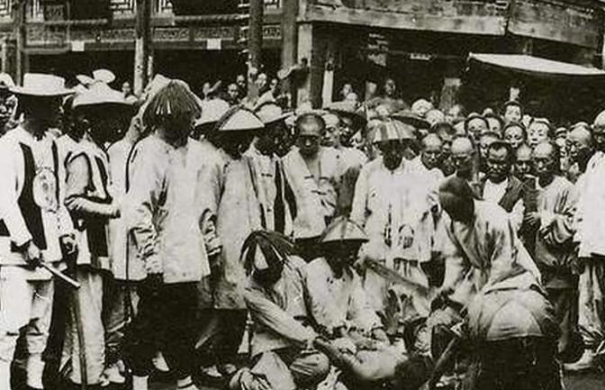 1864年11月，年仅15岁的太平天国幼主洪天贵福被押赴刑场处决。他在来的囚车上