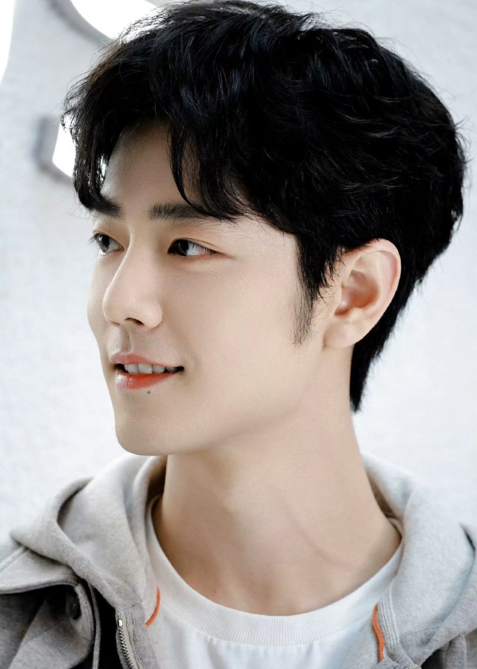 肖战肖战 肖战工作室肖战玉骨遥 未来的路还很长，我会一直在你身后，陪你闪耀。Th