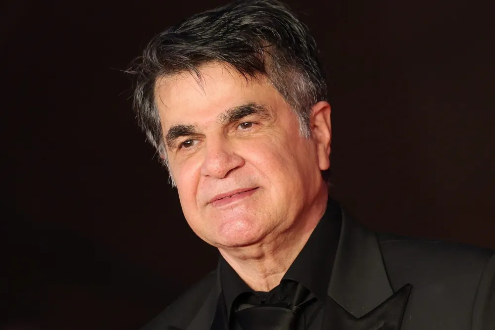 【伊朗导演贾法·帕纳西说他会尽快返回伊朗】这是他在摩洛哥马拉喀什电影节上的发言，