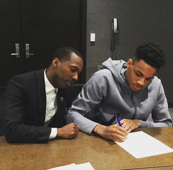 德章泰-默里：告诉我什么时候能走！今日默里在社交媒体更新动态：告诉我什么时候走！