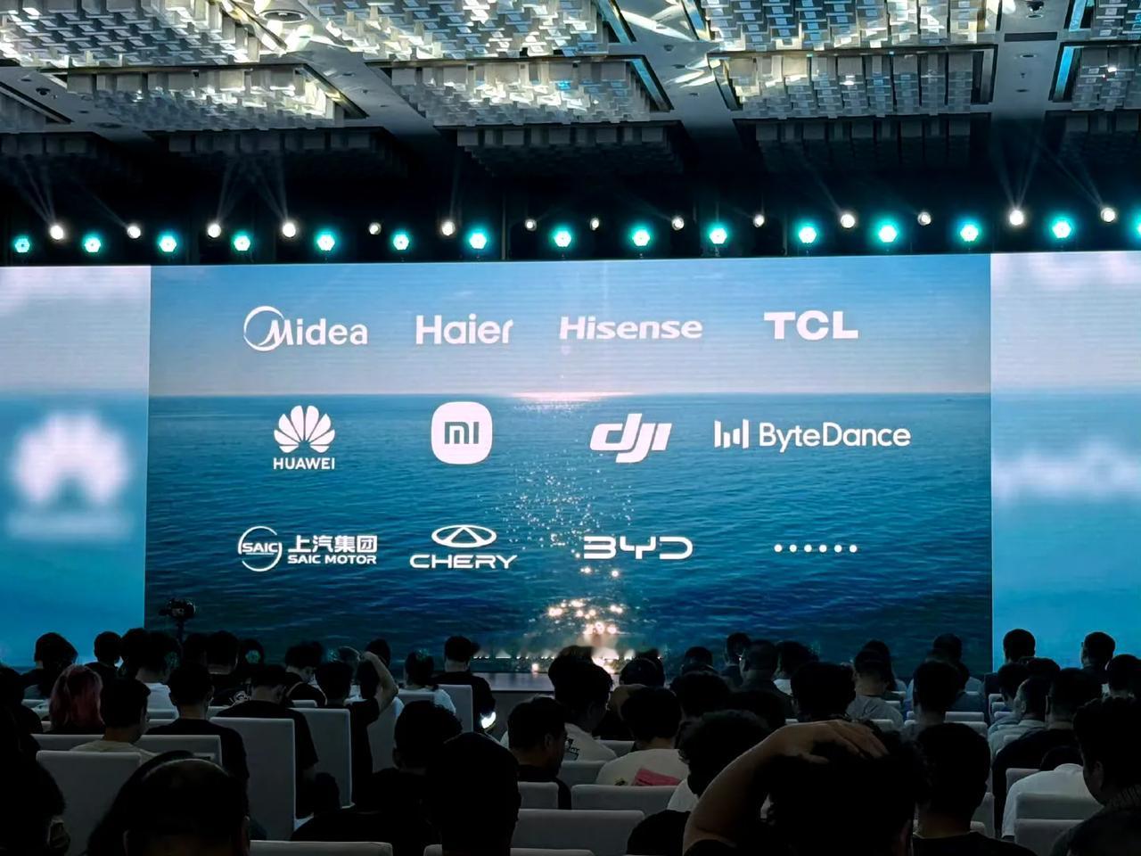 比亚迪发布会上致敬的中国品牌，大家相互学习，让我们一起为强大而努力！