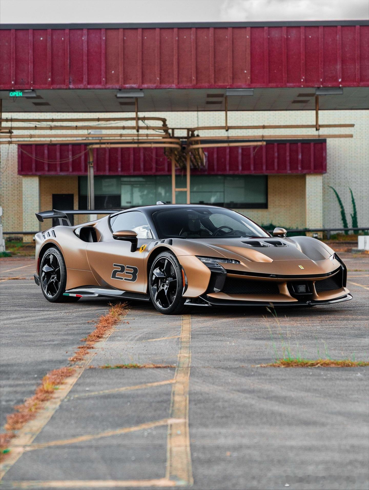 外观配色为Oro Baviera Opaco，一款由国内车主重新挖掘并命名的配色