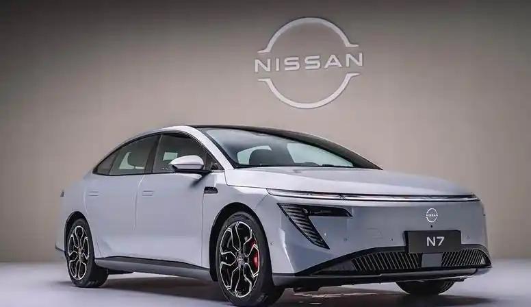 不知道该如何说了，现在的车市真是不给合资品牌留活路了，真的太狠了。

来看东风日