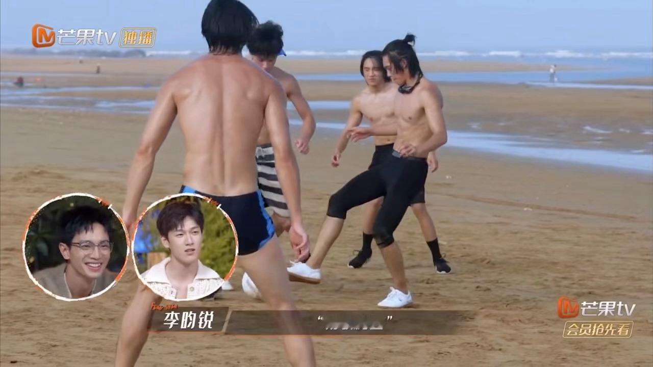 忽然回忆了一下，看起来乖桑桑的，特别会给自己起外号，什么“朝歌梅西”“柴达木车神