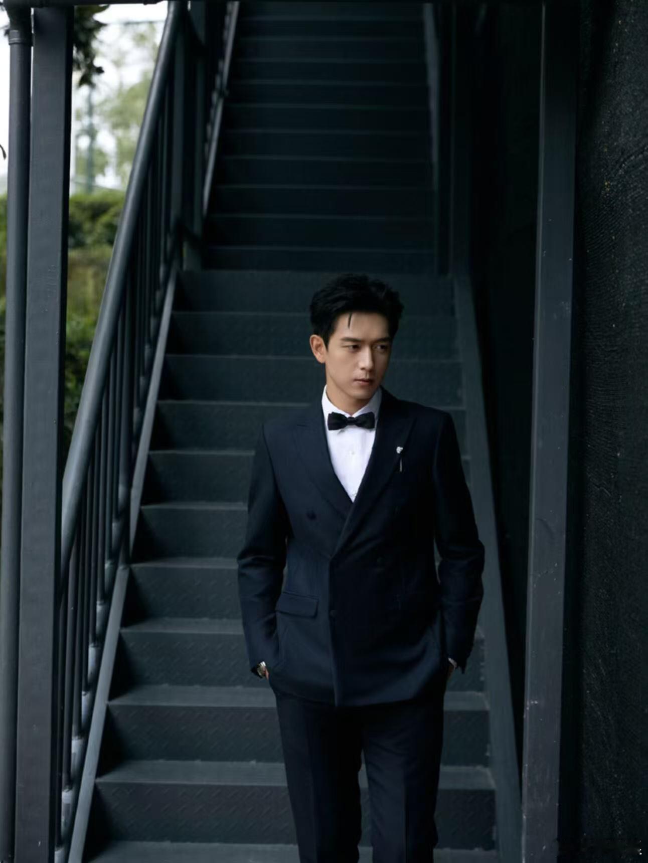 李现终于原谅现偶了 李现终于肯回来演现偶了，现偶纯元归位。孟弗渊这个角色像是为他