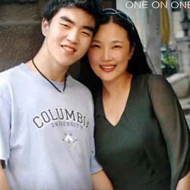1988年，武汉女教师喜迎新生儿，却因宫内窒息导致孩子瘫痪。丈夫狠心放弃，她却坚