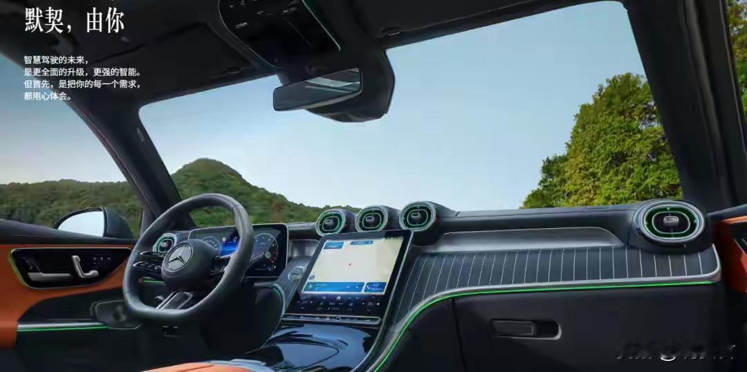 新款奔驰GLC正式上市，价格降到30万左右。这次改款主要加了智能驾驶辅助，还能自