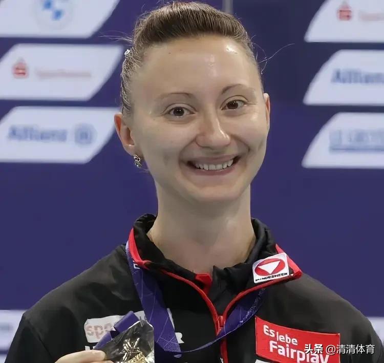 波尔卡诺娃的命，是真的好苦啊。
 
刚结束的新加坡大满贯，她首轮就撞上了陈熠，结