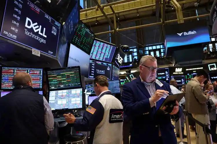 最近美股的涨势确实让人意外，纳斯达克连续 13 个交易日收涨，追平 1992 年