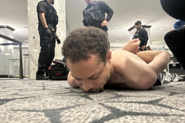 白宫晚宴枪案

一、事件概览（2026-04-25 晚，华盛顿）
 
- 地点：