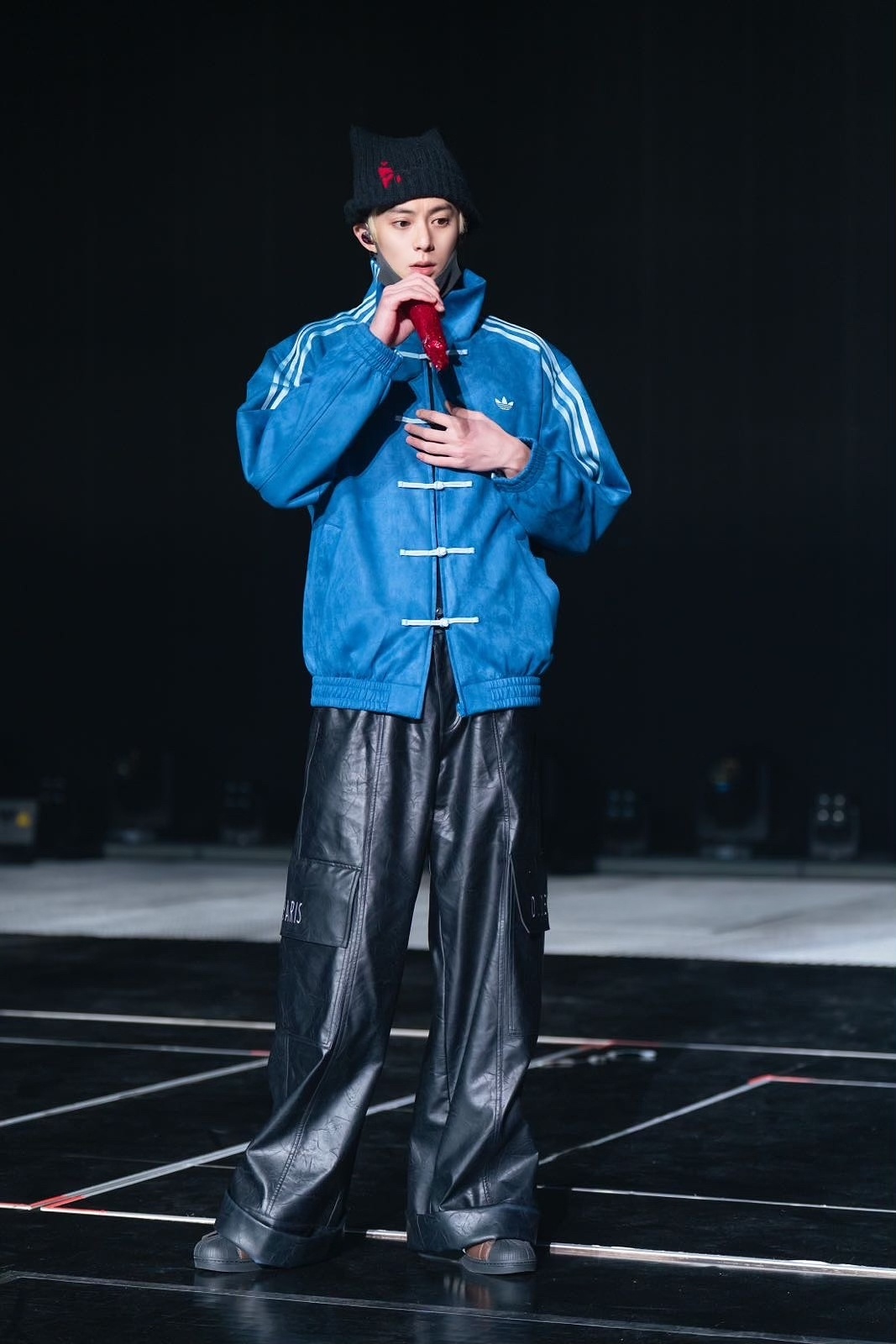 王鹤棣蓝衣彩排照王鹤棣彩排照王鹤棣彩排照来了，演唱会一切顺利期待今晚的舞台！