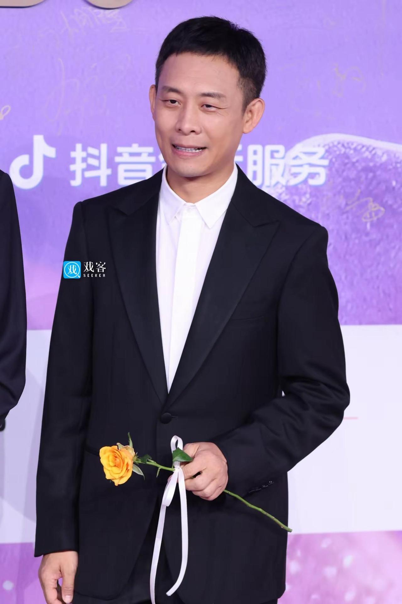男明星百花奖闭幕式红毯生图合集📸唐国强、张译、黄晓明、朱一龙、易烊千玺、刘昊然