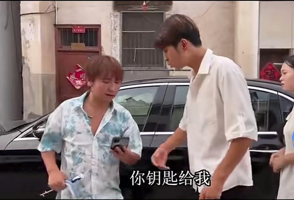 不讲道理的人，真的是有，看了这位开“大奔”兄弟的一系列操作，真心醉了！大热天，车