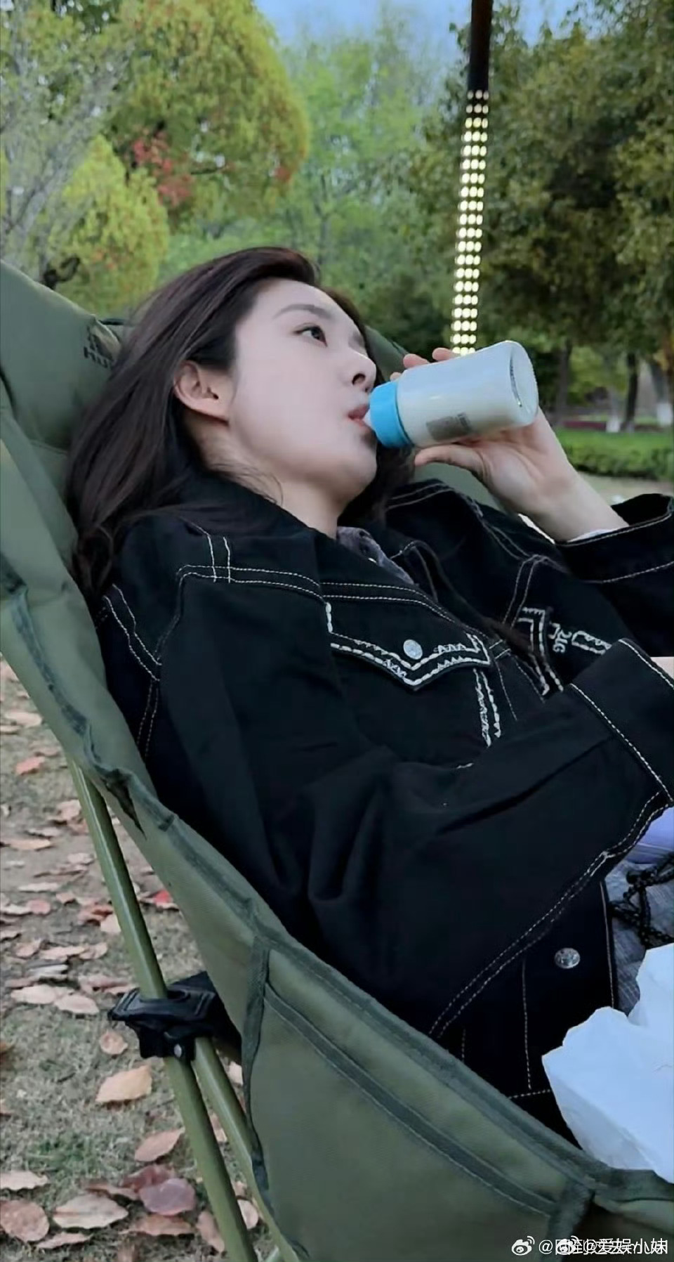 傅菁误入公园KTV傅菁有点子可爱，各种小零食让我想起了小时候，试问谁不想这样有人