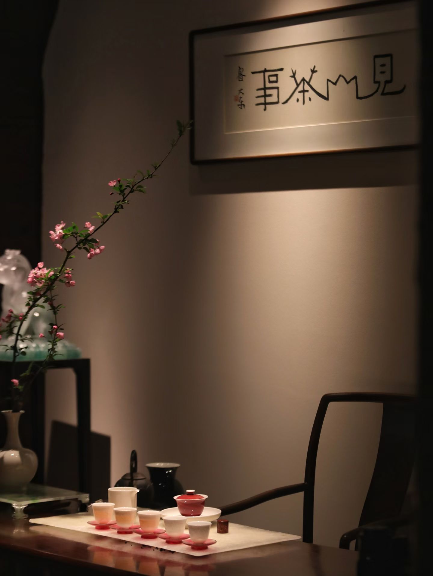 过度运动少熬夜，少纵欲，少做剧烈运动，特别不要在子时和午时运动，张老师便是在中午