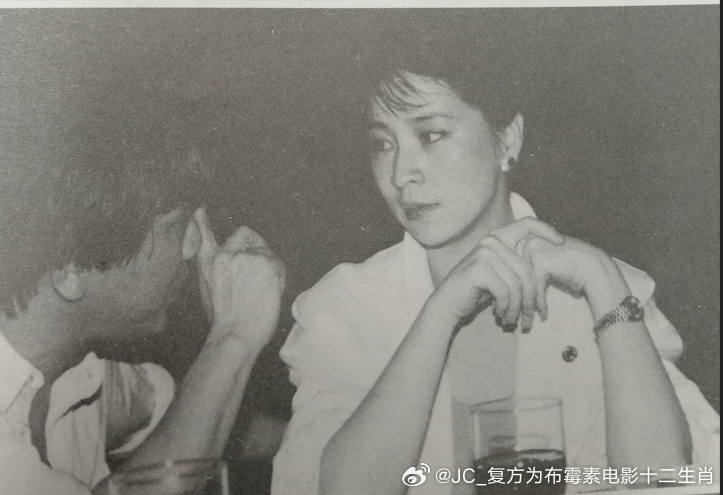 林凤娇 《警察故事》杀青宴上的林凤娇与黄沾《警察故事》杀青宴原定的特别来宾，是嘉