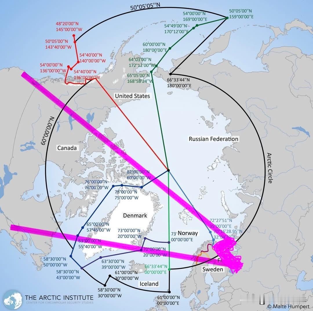美国、俄罗斯、加拿大、挪威以及丹麦（格陵兰）环绕着北极海盆地。俄罗斯的科拉半岛是