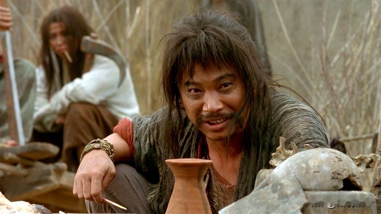 1993年之后，香港电影工业进入低迷期。
        “前九七”时期因政权交