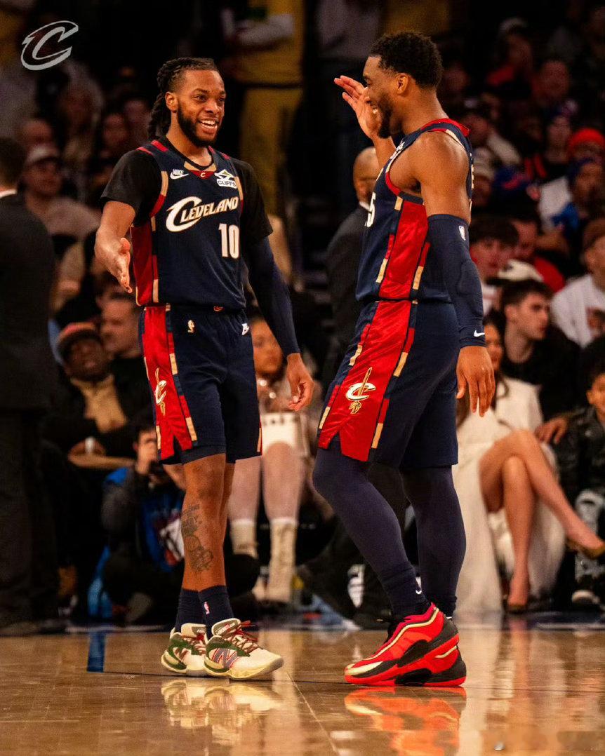 Jimmy Watkins：“詹姆斯·哈登看着自己22分和10次助攻的数据，他说