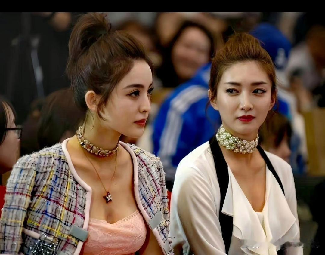 江疏影看着娜扎的表情，那可真是五味杂陈啊！ ​​​