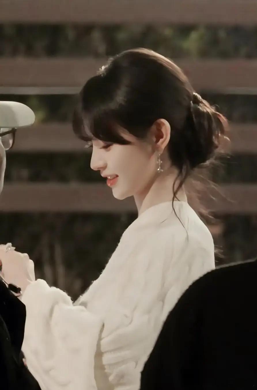 田曦薇天才女友林知夏喜欢的图 我来存一存