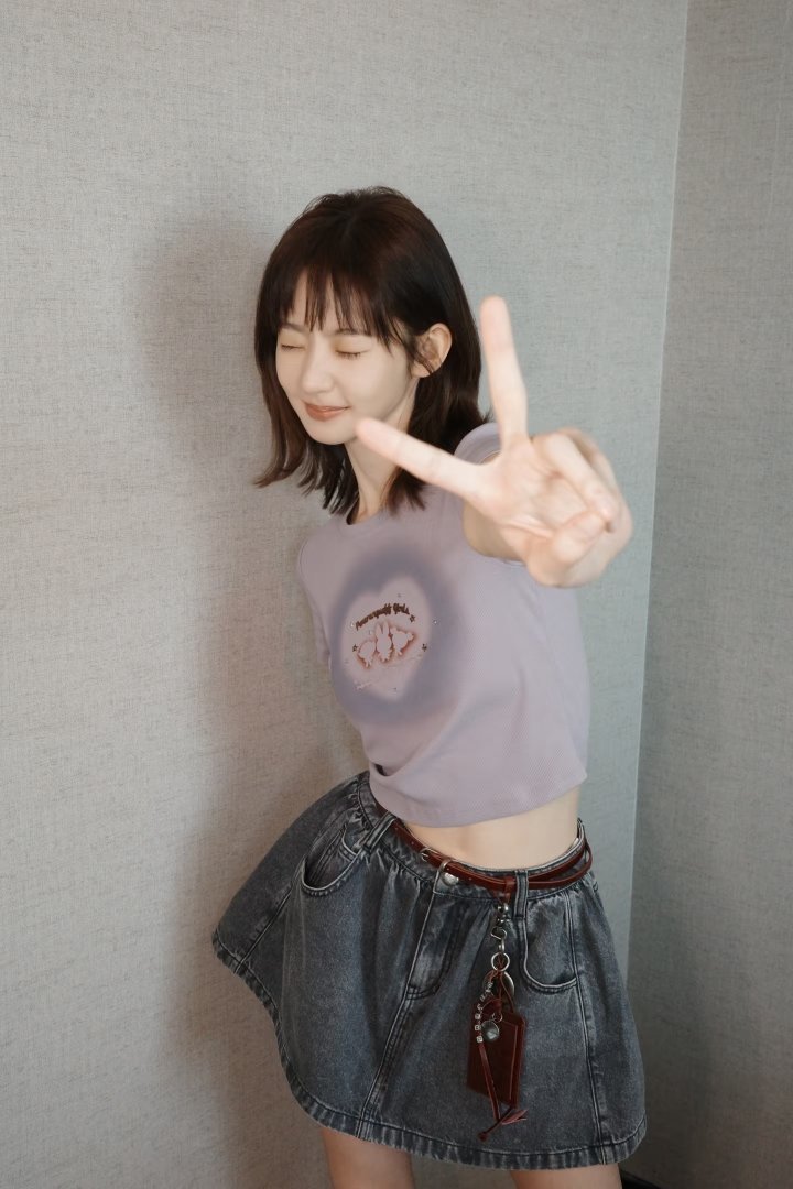 张艺凡说也要成为何炅这样的人我们的宿舍宿舍卧谈这段对话好戳心！懂得心疼别人、愿意