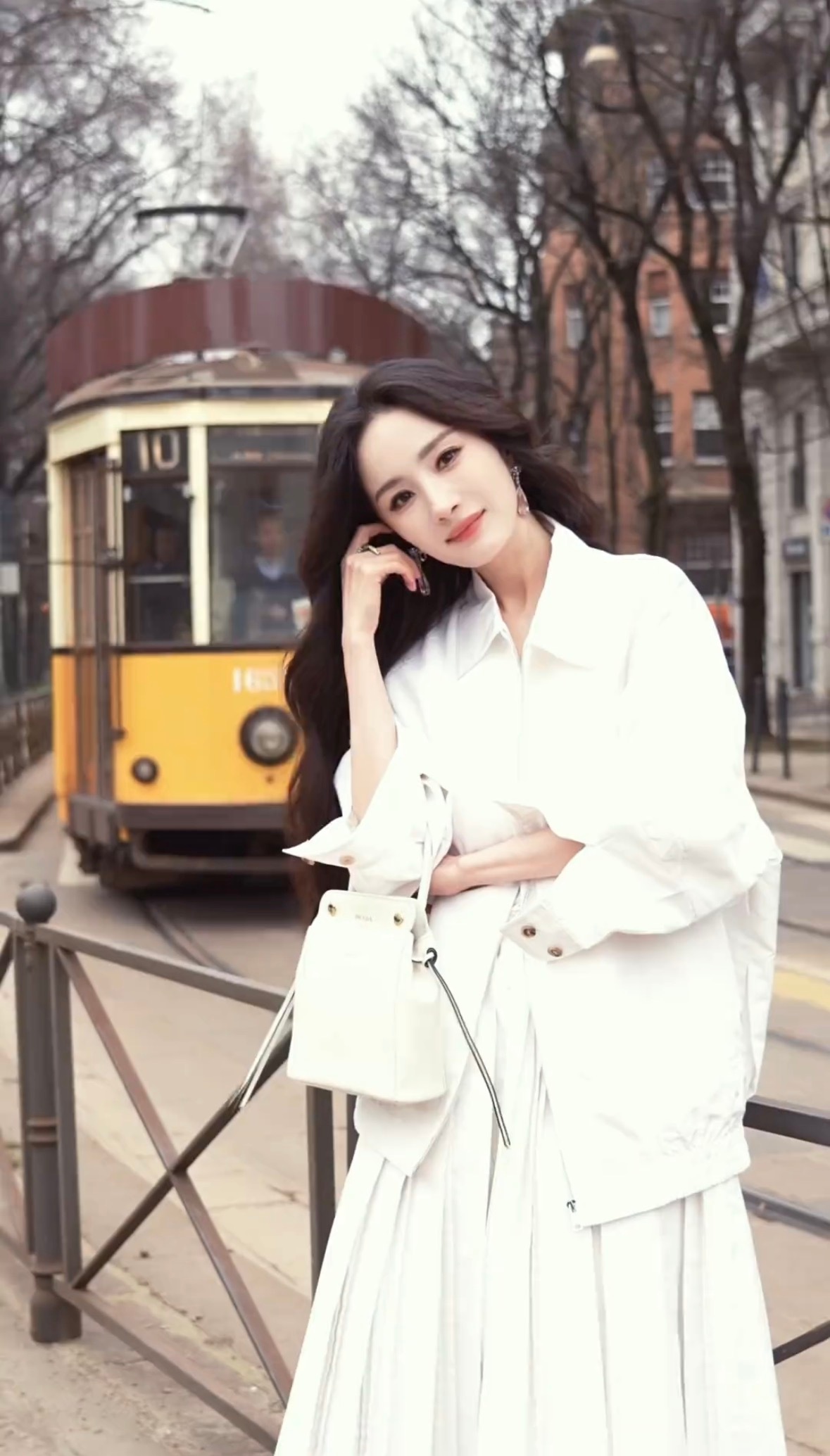 敲！错过了杨幂抖更新，都快来看绝美回眸的瞬间！加热！ 