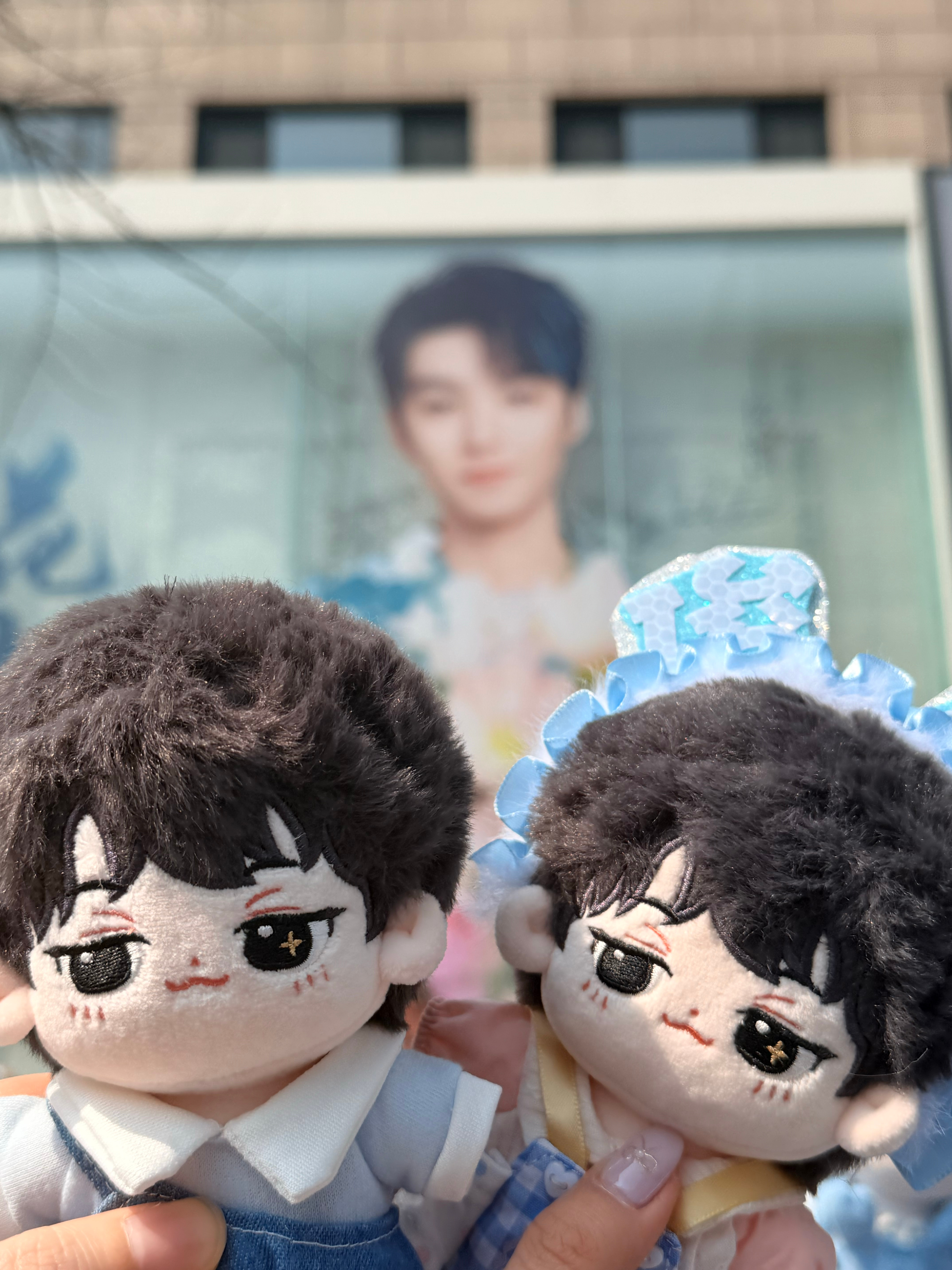 为了给孩子拍照特意去西湖的两位母亲 