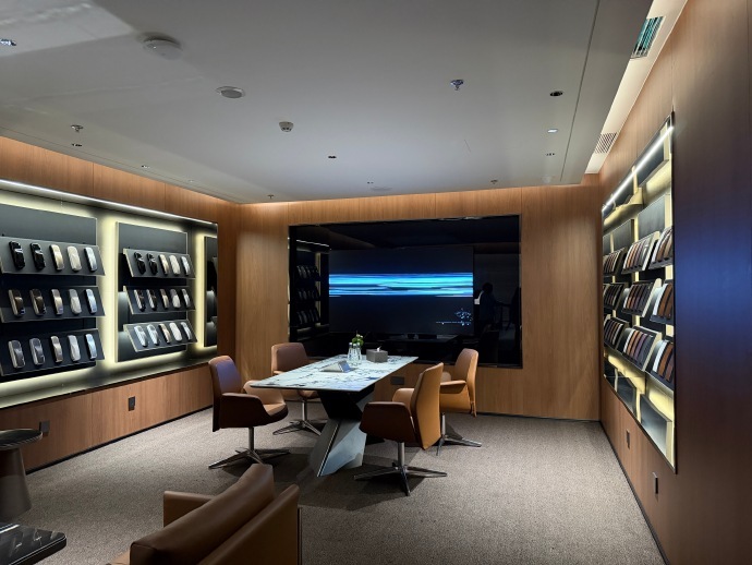 余承东猛批团队设计不高级 余总说的是汽车设计和交付，其实还好吧，尊界的交付就非常