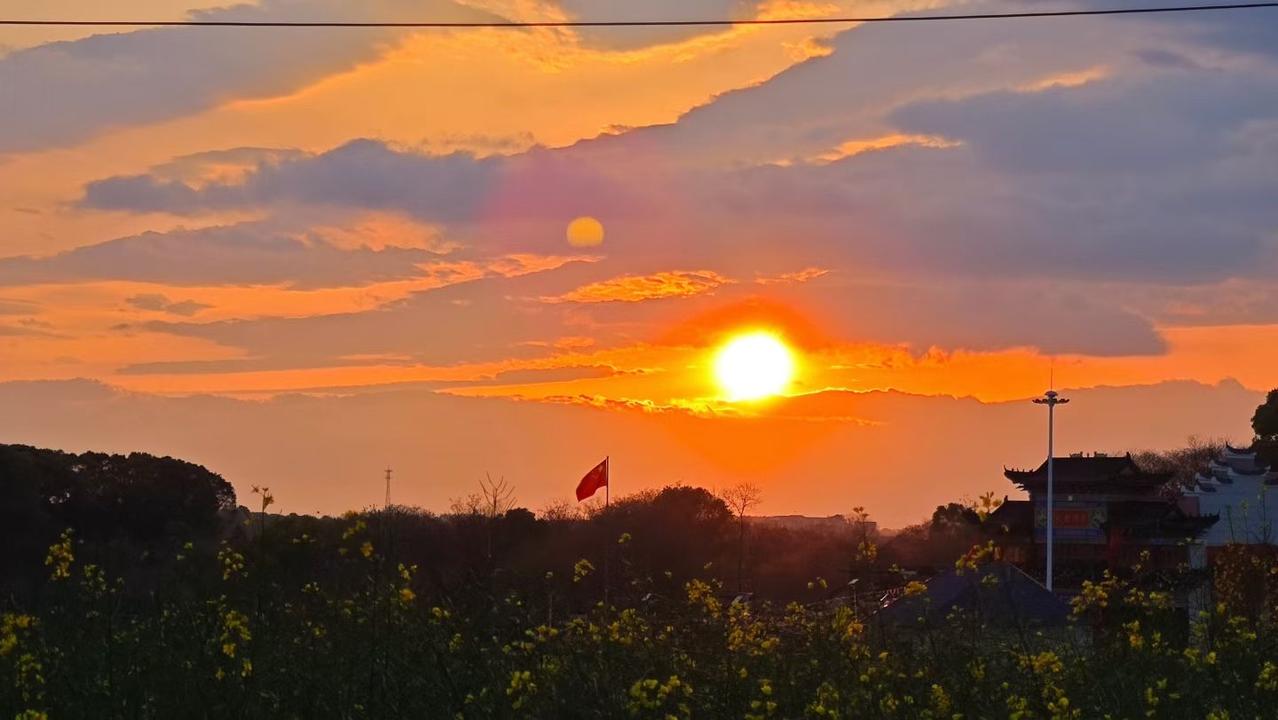 今天看到一句话，心里不是滋味。

动机的丧失，是儿童对全社会思想混乱的自然回应。