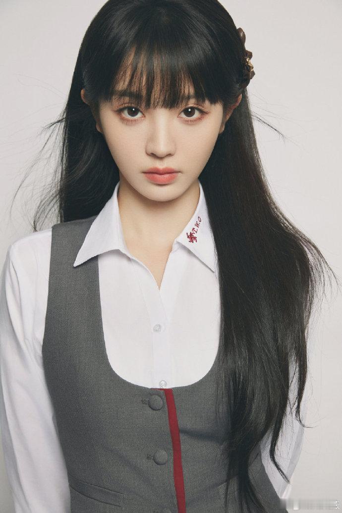 啊啊啊啊啊家薇笑颜VS冷脸都好绝[羞嗒嗒]怎么会有这么宠粉又可爱的小女孩啊 娱乐